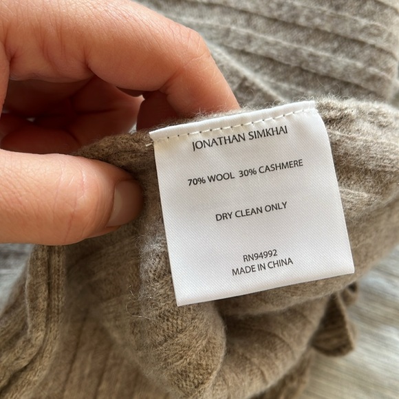 Cashmere super soft Bloused sleeve sweater. - Picture 3 of 6